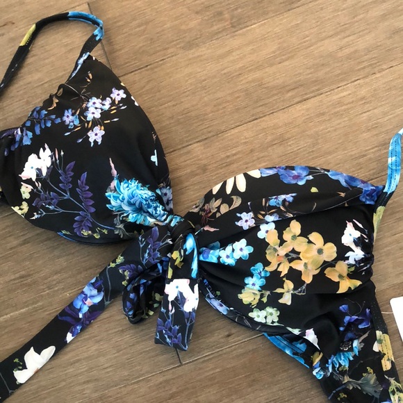 La Vie En Rose Other - Brand NEW with TAG 🏷 Bikini top with wrap